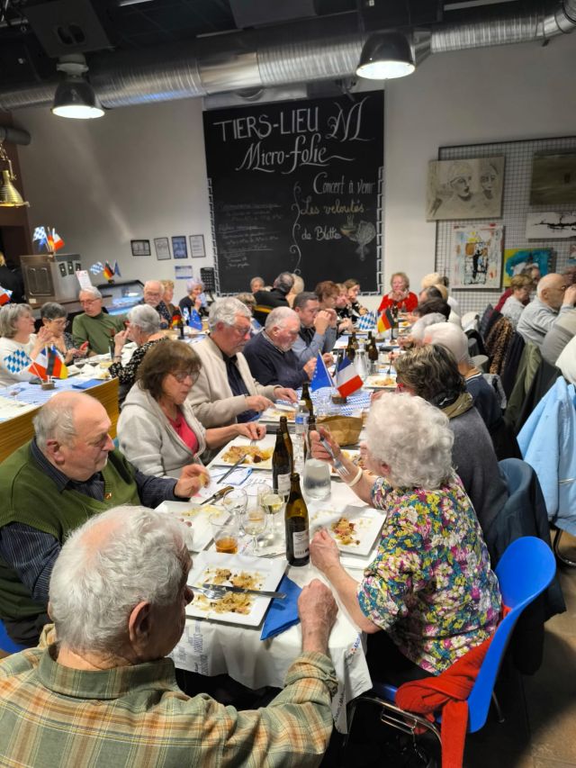 In der Salle Leo Lagrange lkamen Jung und Alt zusammen